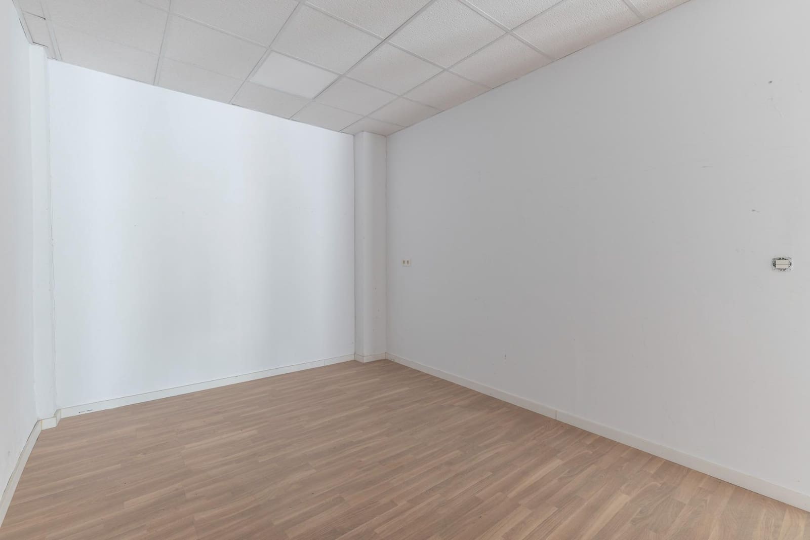1 bedroom Commercial for sale in Granada city - € 170,000 (Ref: 9970812)