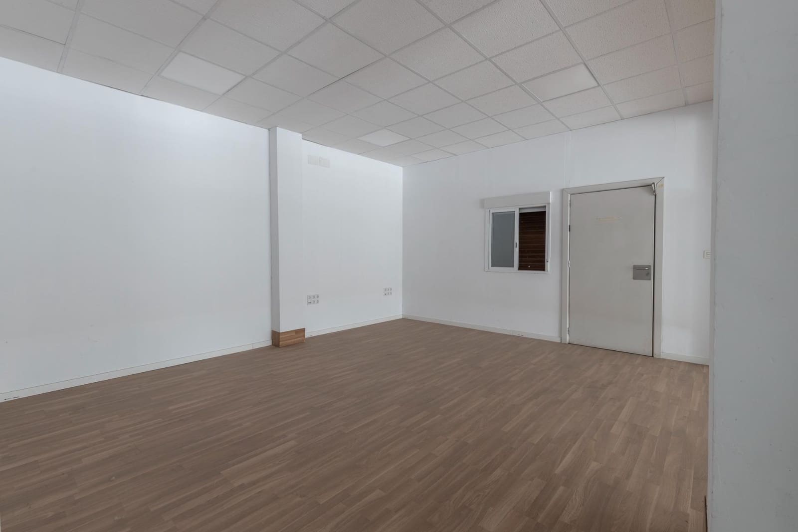 1 bedroom Commercial for sale in Granada city - € 170,000 (Ref: 9970812)