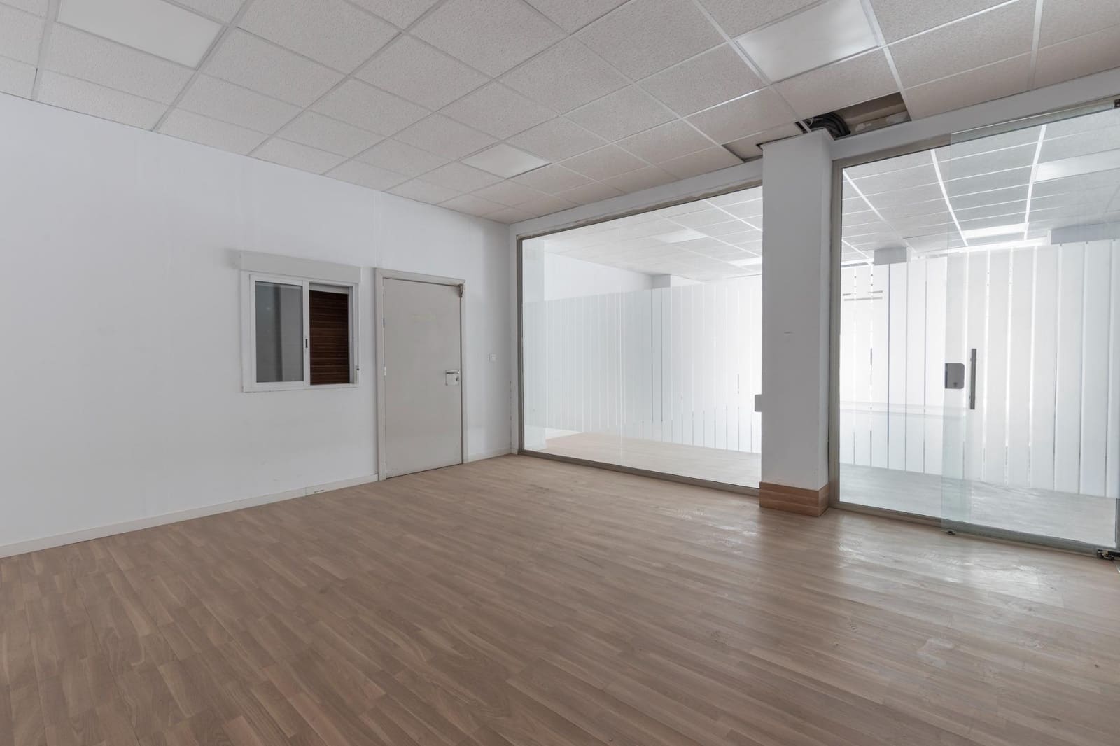 1 bedroom Commercial for sale in Granada city - € 170,000 (Ref: 9970812)