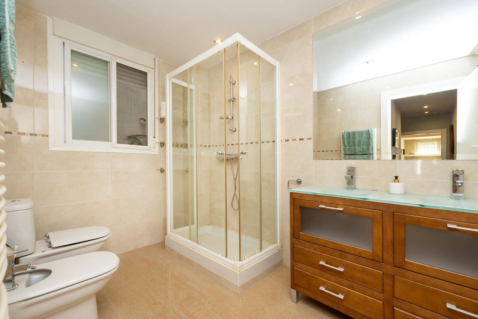 Piso de 3 habitaciones en Granada ciudad en venta - 470.000 € (Ref: 9973532)