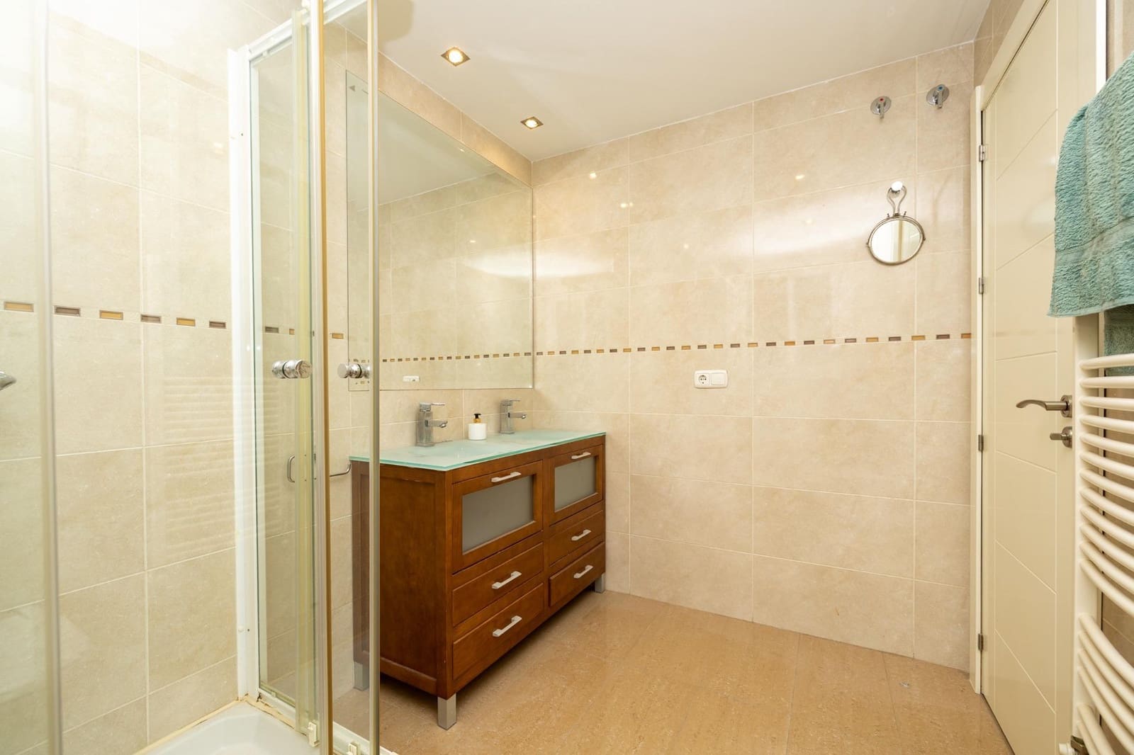 Piso de 3 habitaciones en Granada ciudad en venta - 470.000 € (Ref: 9973532)