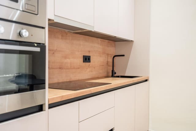 1 slaapkamer Flat te koop in Granada stad - € 169.900 (Ref: 9975641)
