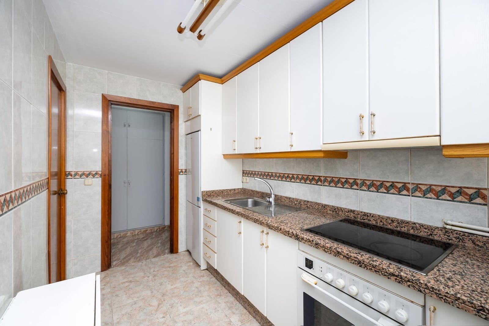 4 Zimmer Wohnung zu verkaufen in Granada Stadt - 330.000 € (Ref: 9975642)