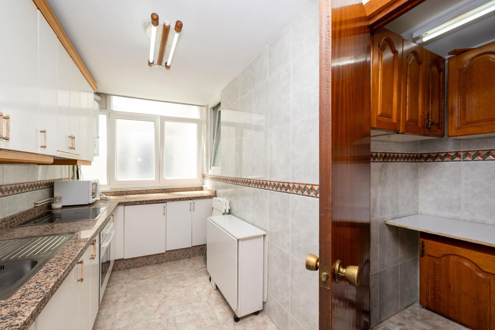 4 Zimmer Wohnung zu verkaufen in Granada Stadt - 330.000 € (Ref: 9975642)