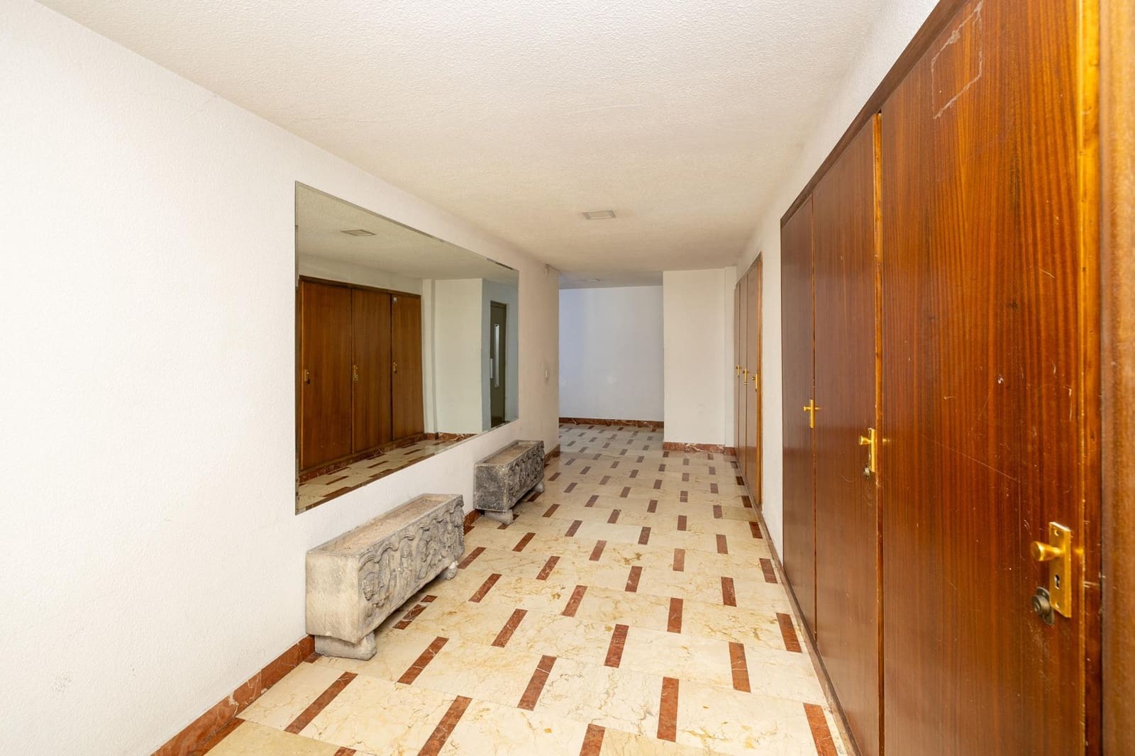 4 Zimmer Wohnung zu verkaufen in Granada Stadt - 330.000 € (Ref: 9975642)