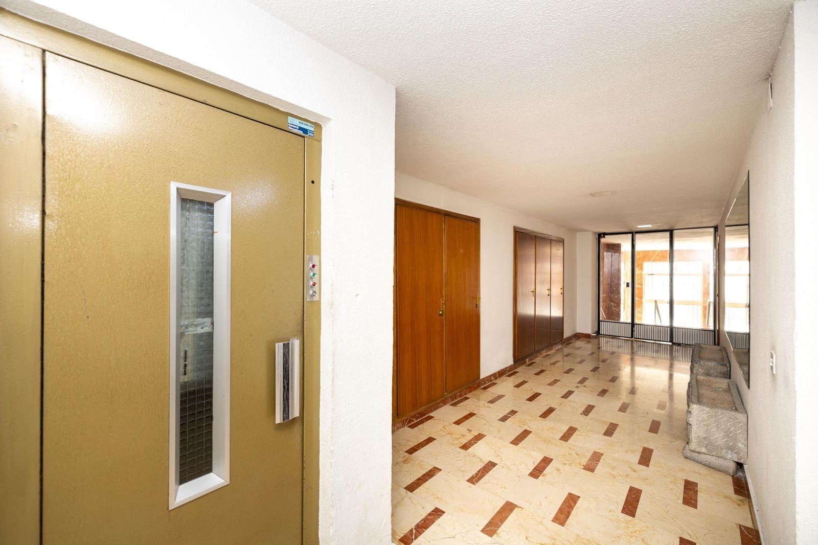 4 Zimmer Wohnung zu verkaufen in Granada Stadt - 330.000 € (Ref: 9975642)