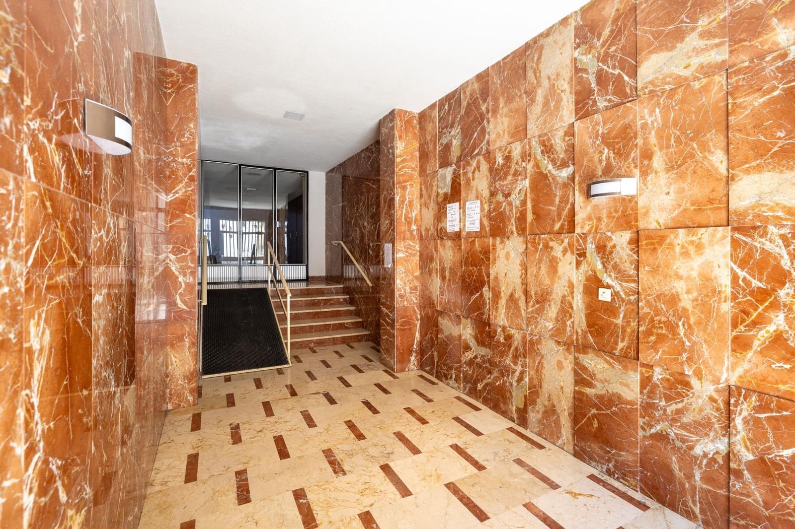 4 Zimmer Wohnung zu verkaufen in Granada Stadt - 330.000 € (Ref: 9975642)