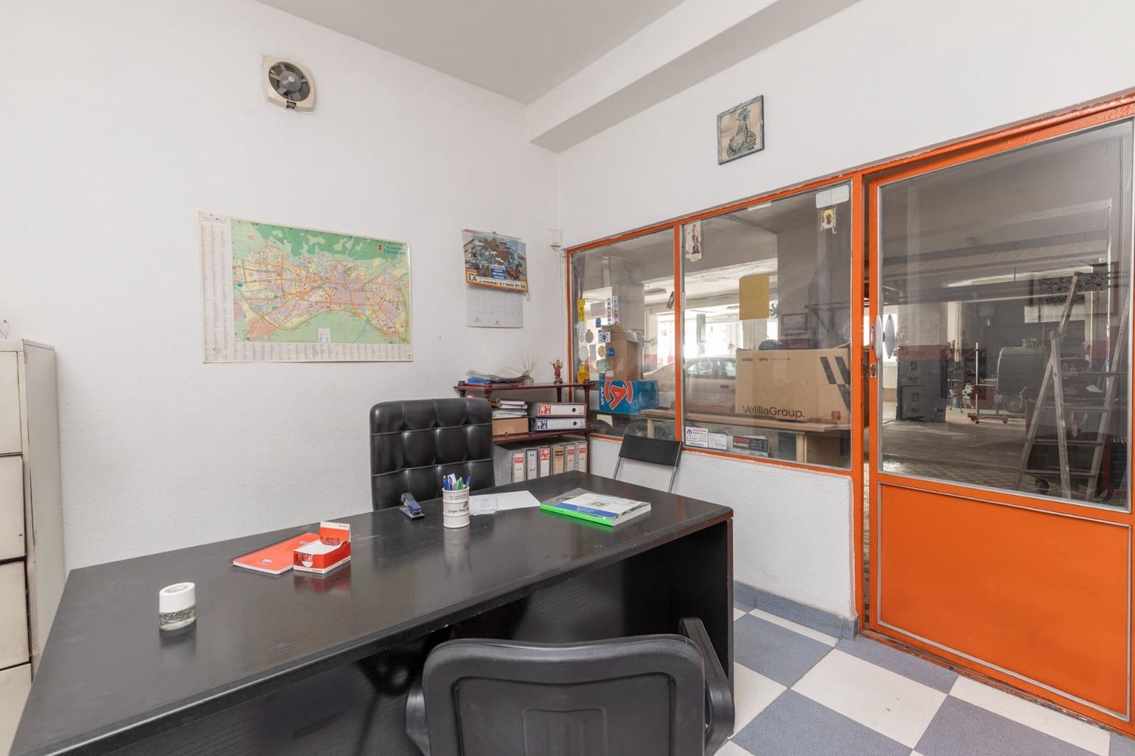 Commercial for sale in Granada city - € 400,000 (Ref: 9975644)
