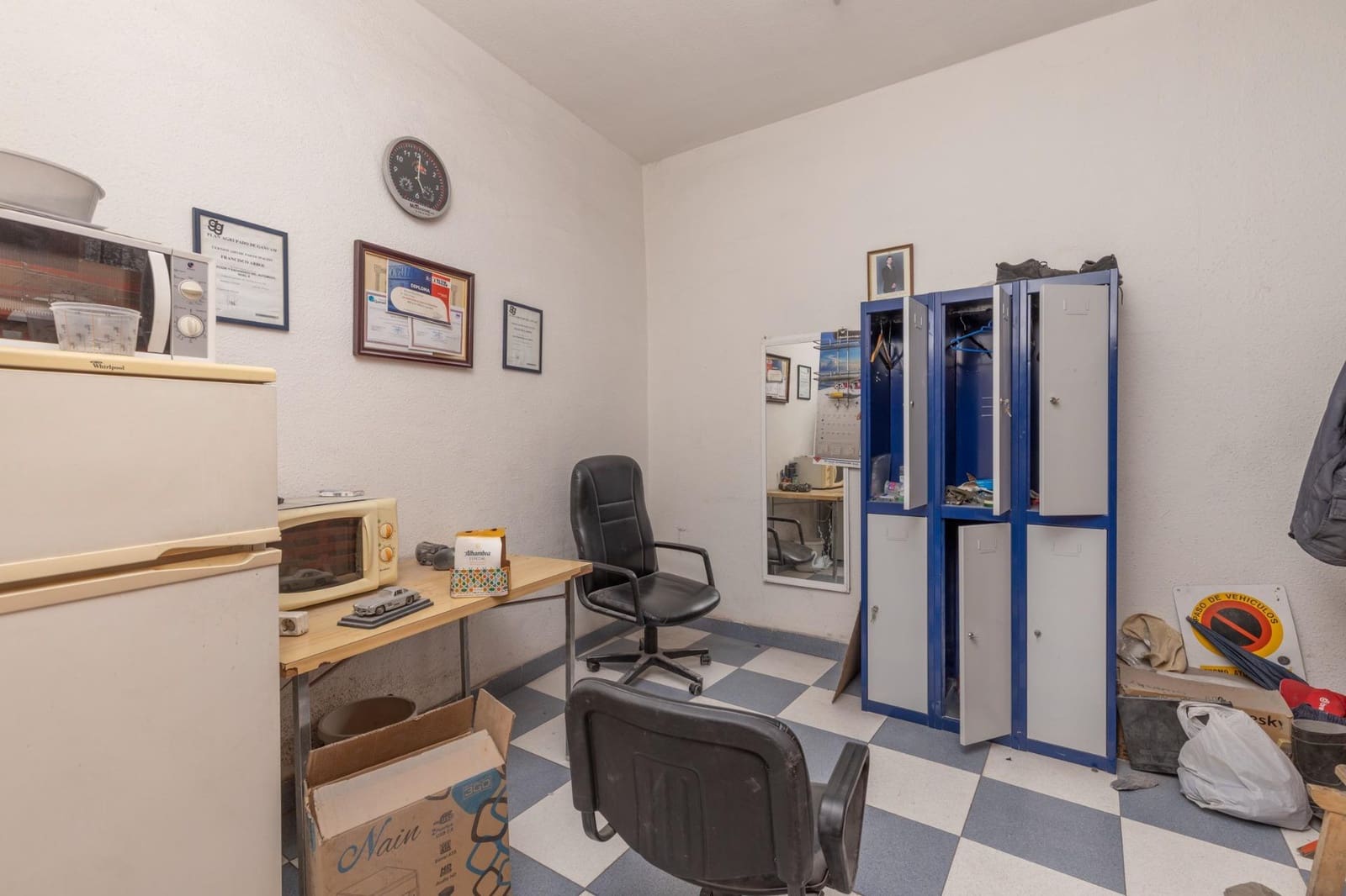 Commercial for sale in Granada city - € 400,000 (Ref: 9975644)