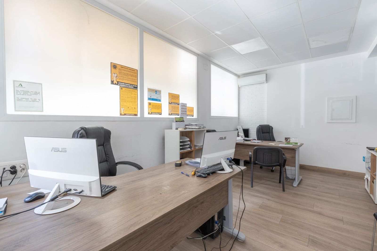Commercial for sale in Granada city - € 400,000 (Ref: 9975644)