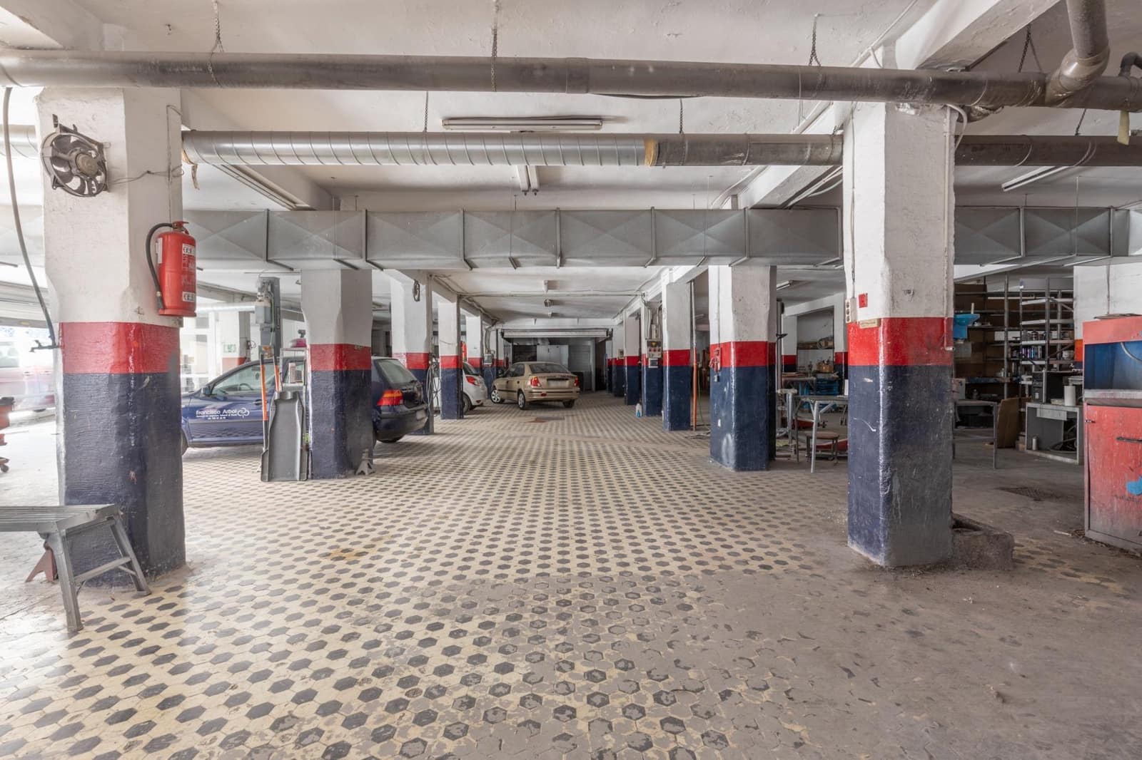 Commercial for sale in Granada city - € 400,000 (Ref: 9975644)