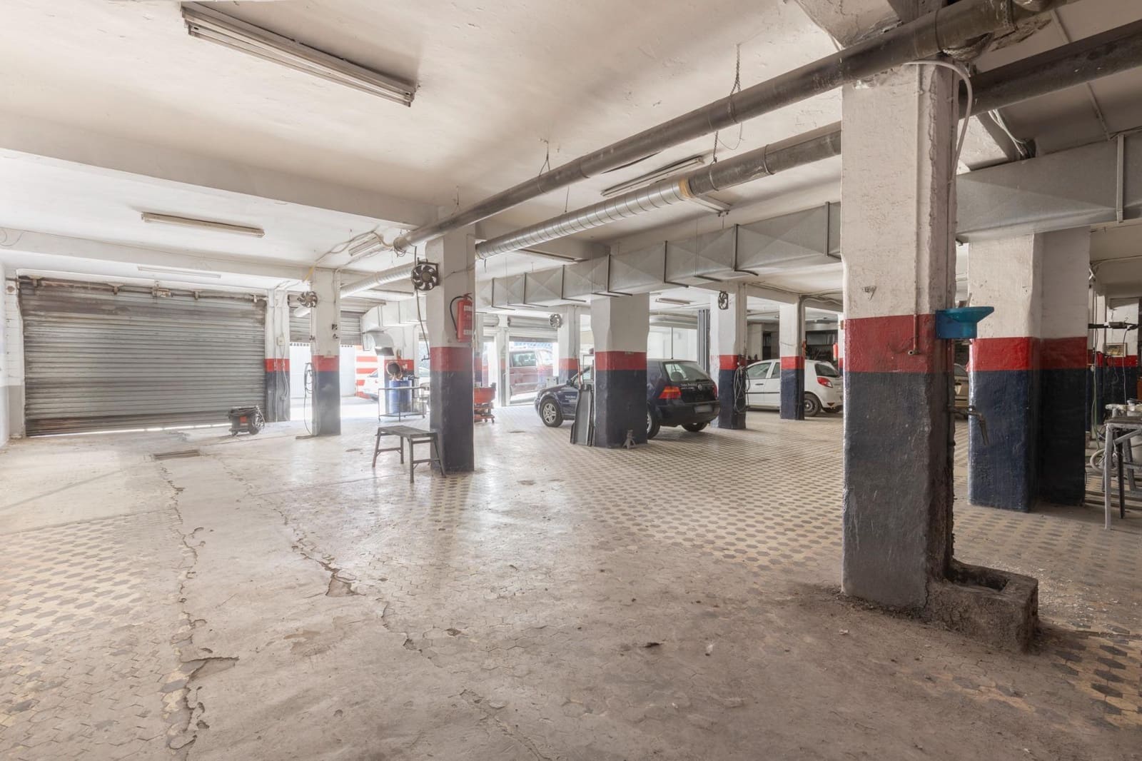 Commercial for sale in Granada city - € 400,000 (Ref: 9975644)