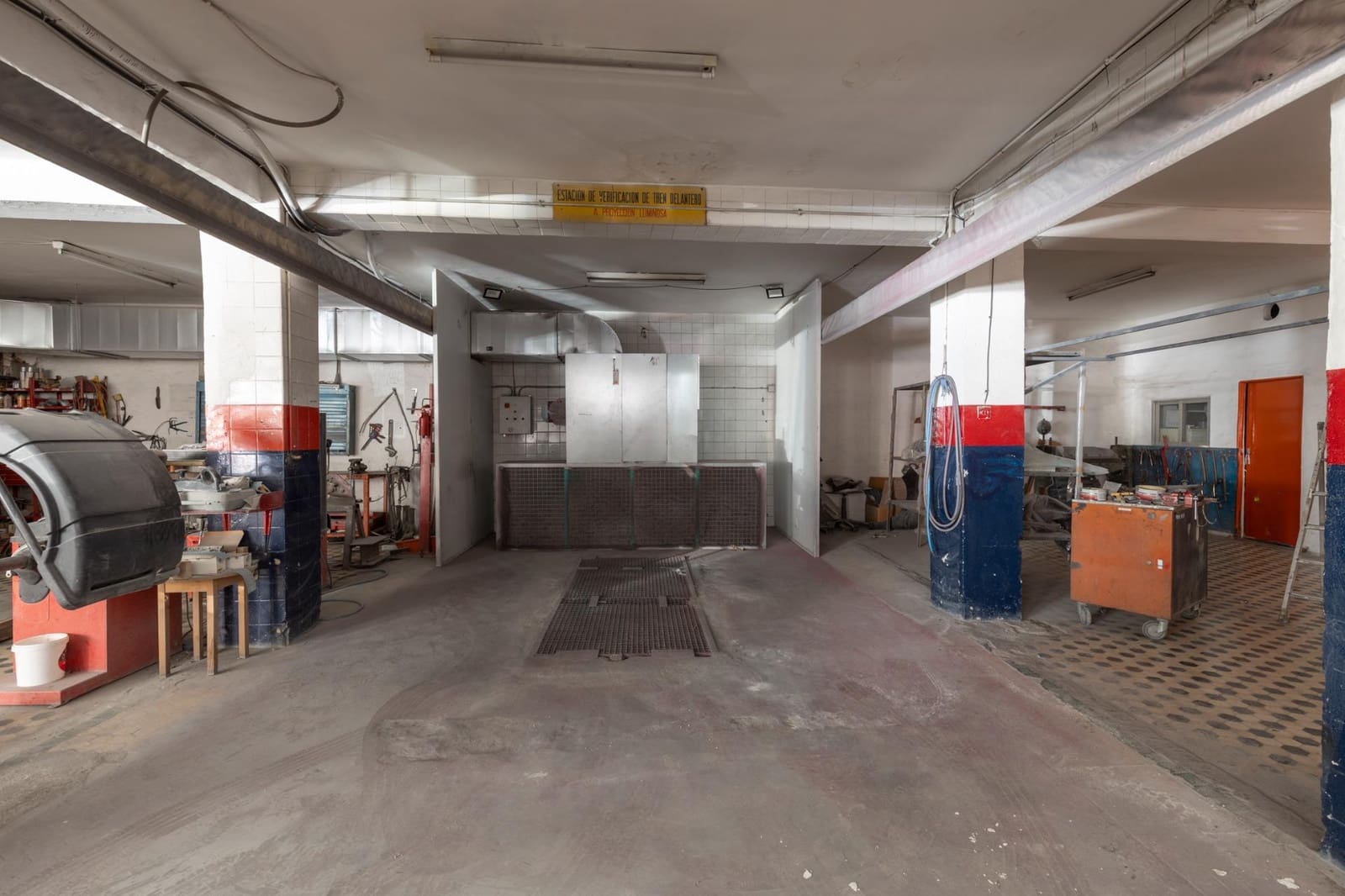 Commercial for sale in Granada city - € 400,000 (Ref: 9975644)