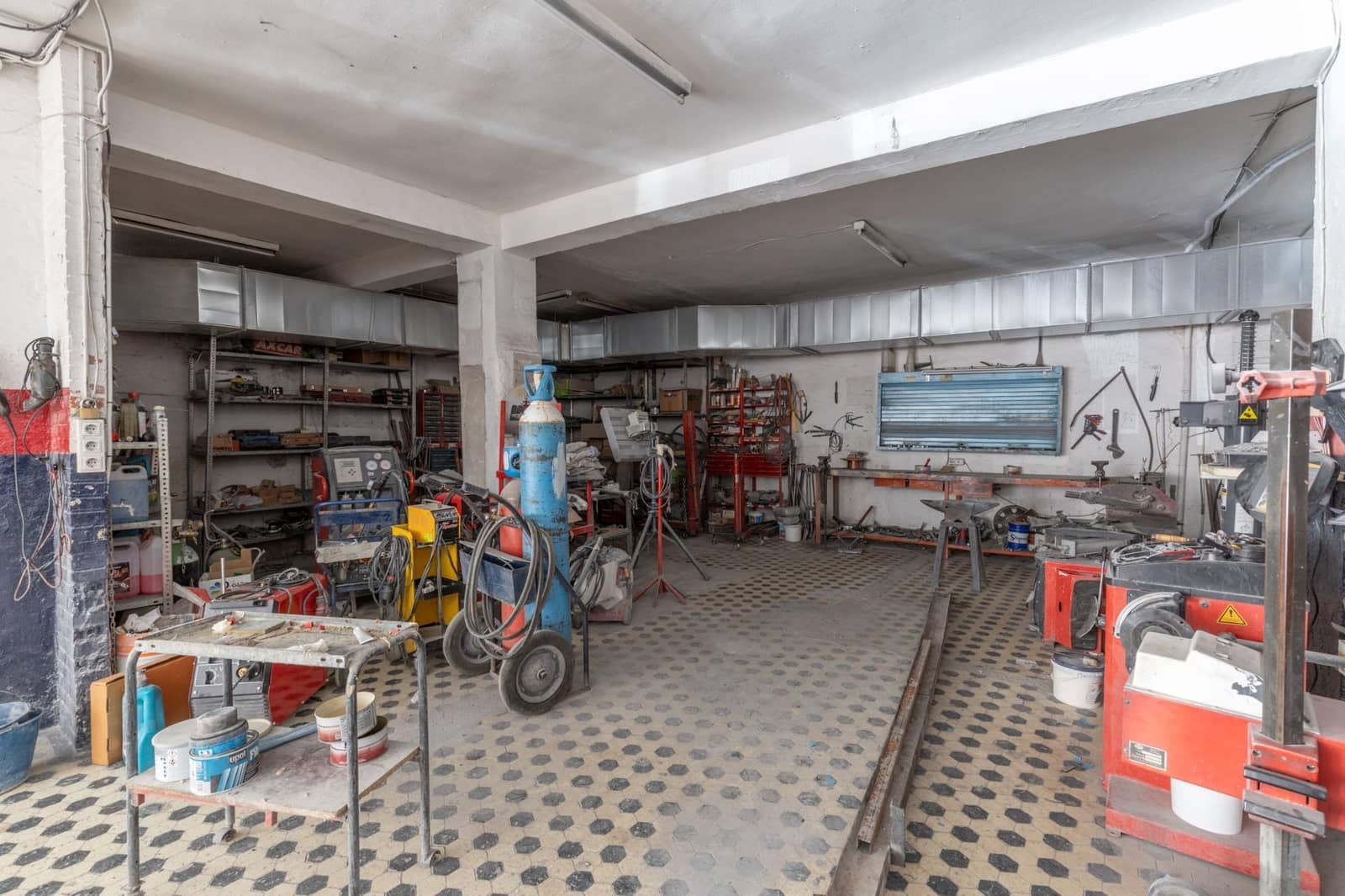 Commercial for sale in Granada city - € 400,000 (Ref: 9975644)