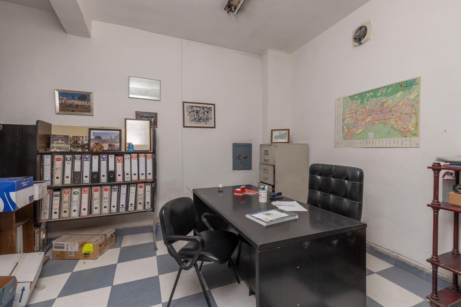 Commercial for sale in Granada city - € 400,000 (Ref: 9975644)