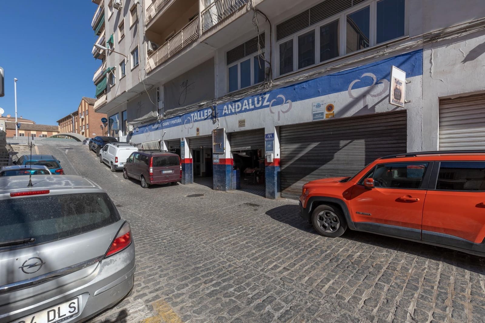 Commercial for sale in Granada city - € 400,000 (Ref: 9975644)
