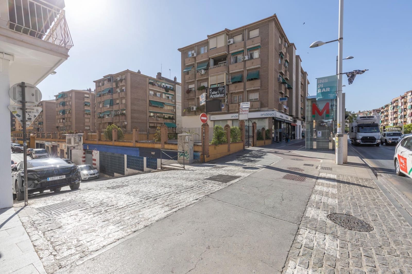 Commercial for sale in Granada city - € 400,000 (Ref: 9975644)