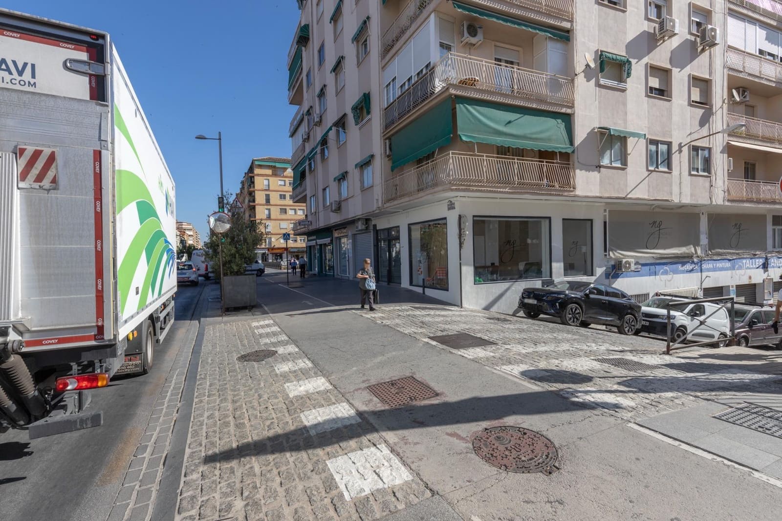 Commercial for sale in Granada city - € 400,000 (Ref: 9975644)