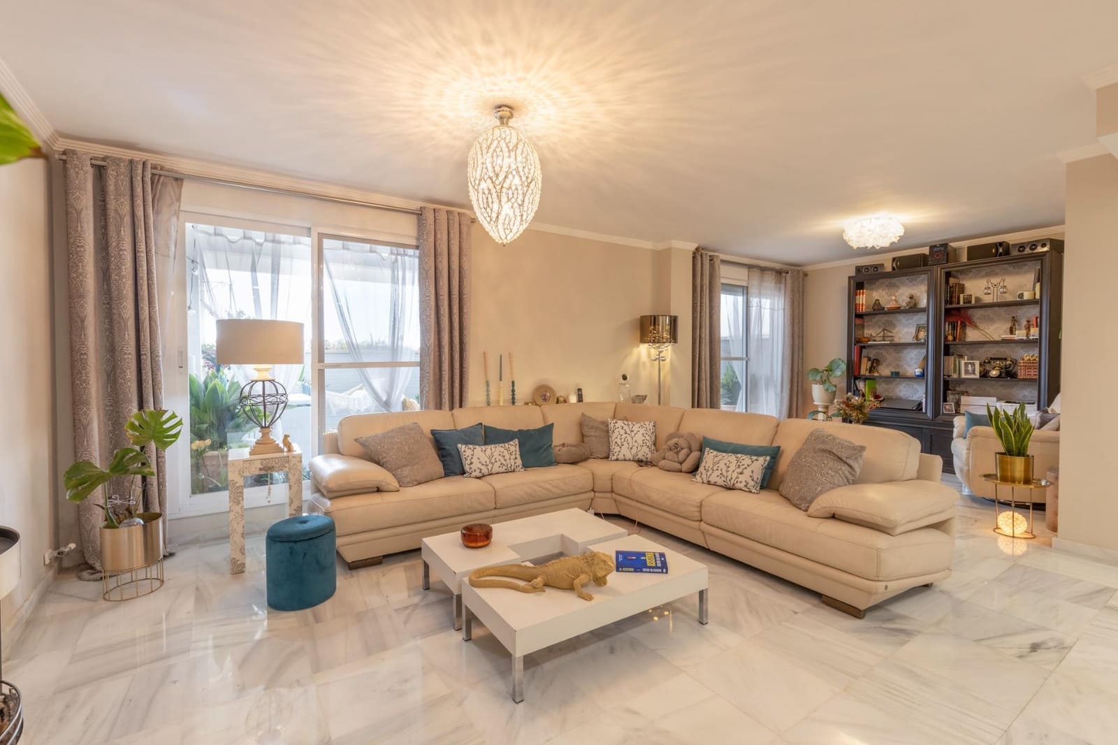 Adosado de 4 habitaciones en Granada ciudad en venta con piscina garaje - 655.000 € (Ref: 9977507)