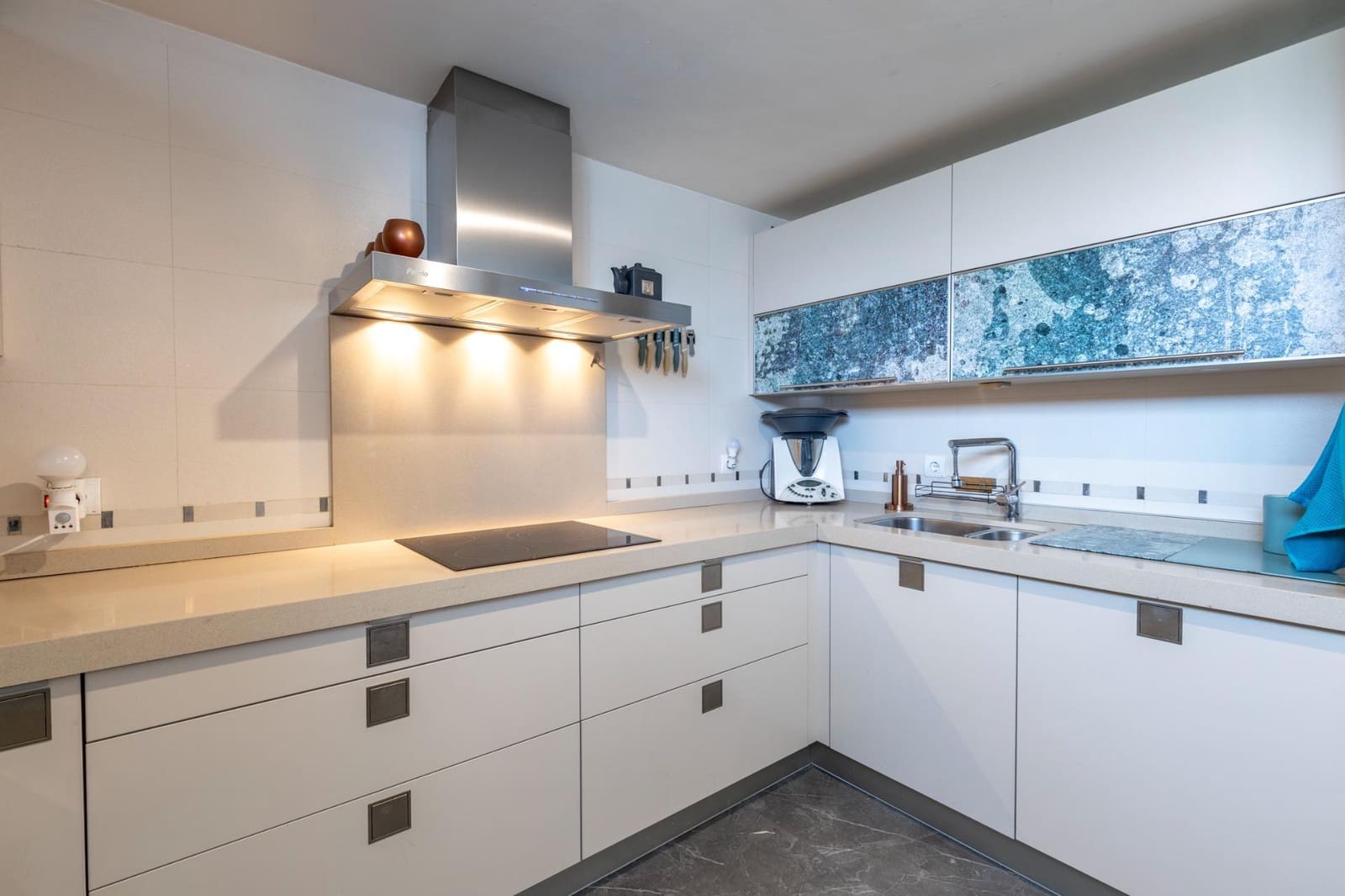 Adosado de 4 habitaciones en Granada ciudad en venta con piscina garaje - 655.000 € (Ref: 9977507)