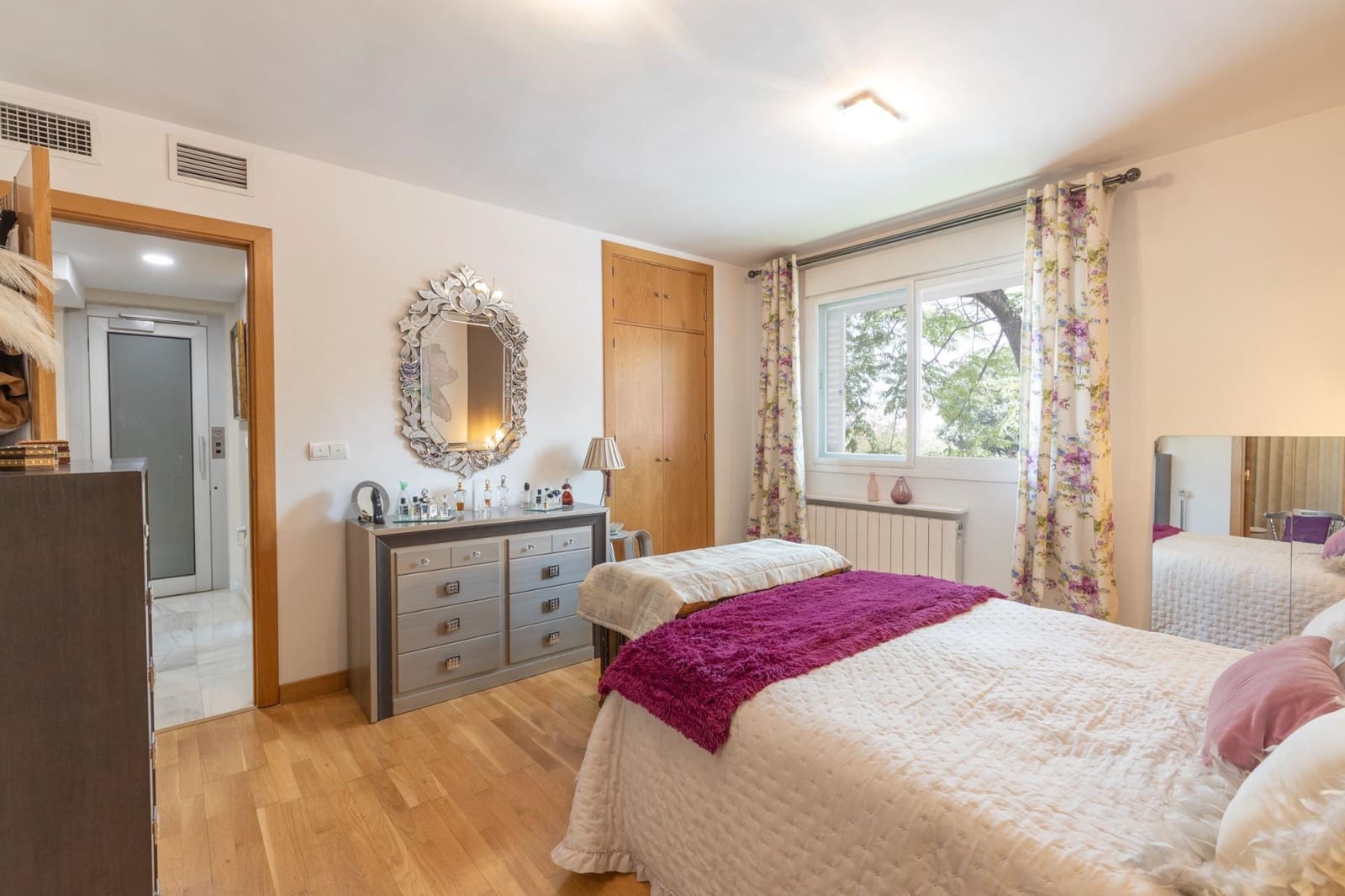 Adosado de 4 habitaciones en Granada ciudad en venta con piscina garaje - 655.000 € (Ref: 9977507)