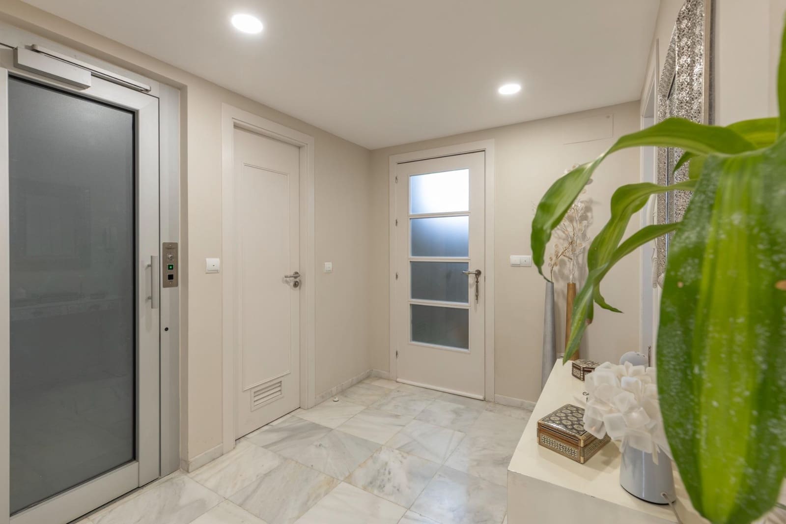 Adosado de 4 habitaciones en Granada ciudad en venta con piscina garaje - 655.000 € (Ref: 9977507)