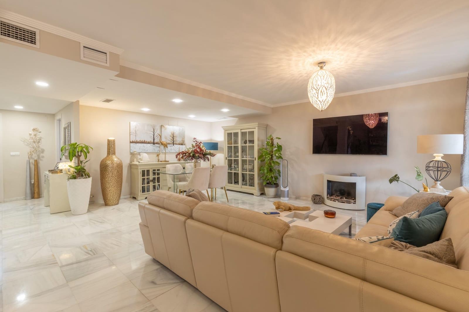 Adosado de 4 habitaciones en Granada ciudad en venta con piscina garaje - 655.000 € (Ref: 9977507)