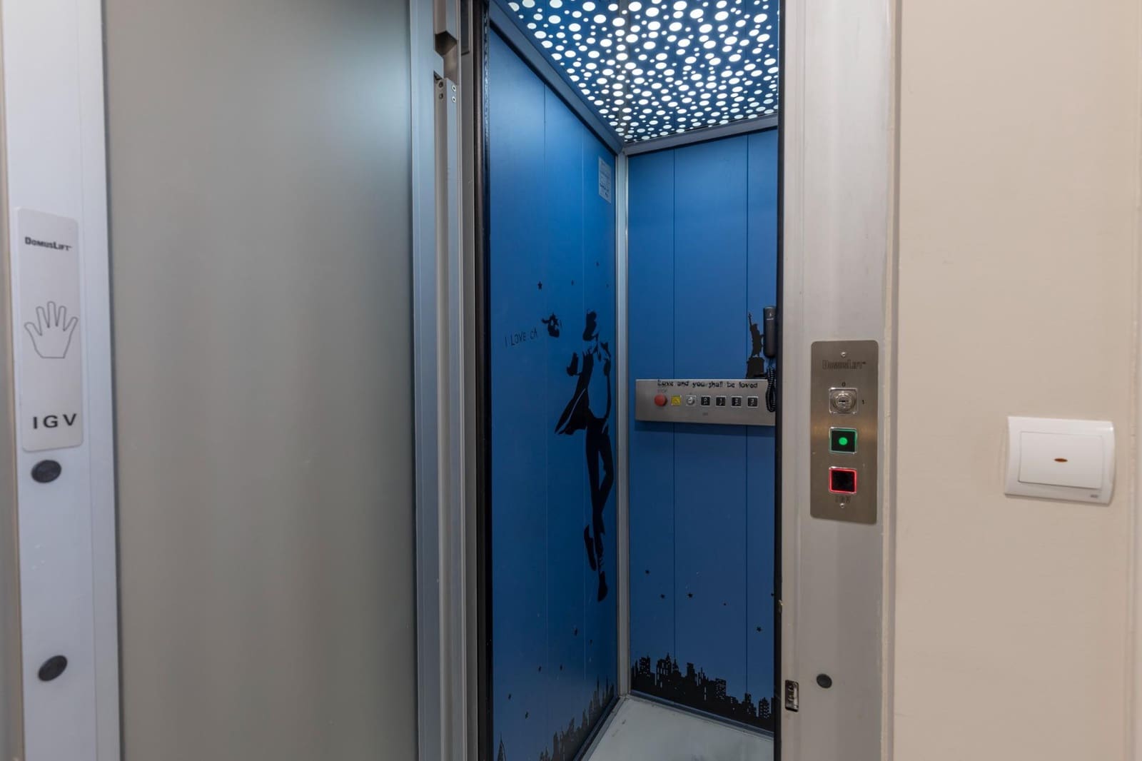 Adosado de 4 habitaciones en Granada ciudad en venta con piscina garaje - 655.000 € (Ref: 9977507)