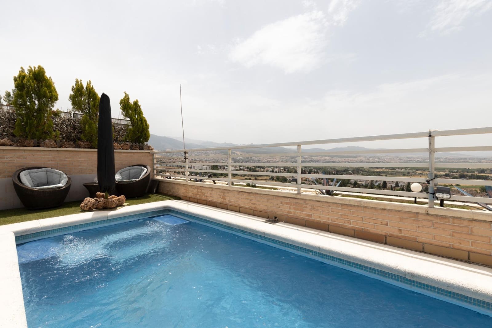Adosado de 4 habitaciones en Granada ciudad en venta con piscina garaje - 655.000 € (Ref: 9977507)