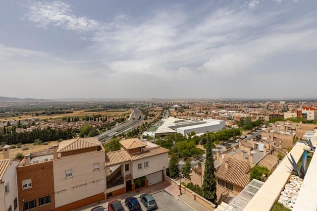 Adosado de 4 habitaciones en Granada ciudad en venta con piscina garaje - 655.000 € (Ref: 9977507)