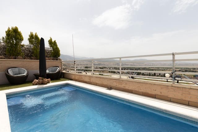 Adosado de 4 habitaciones en Granada ciudad en venta con piscina garaje - 655.000 € (Ref: 9977507)