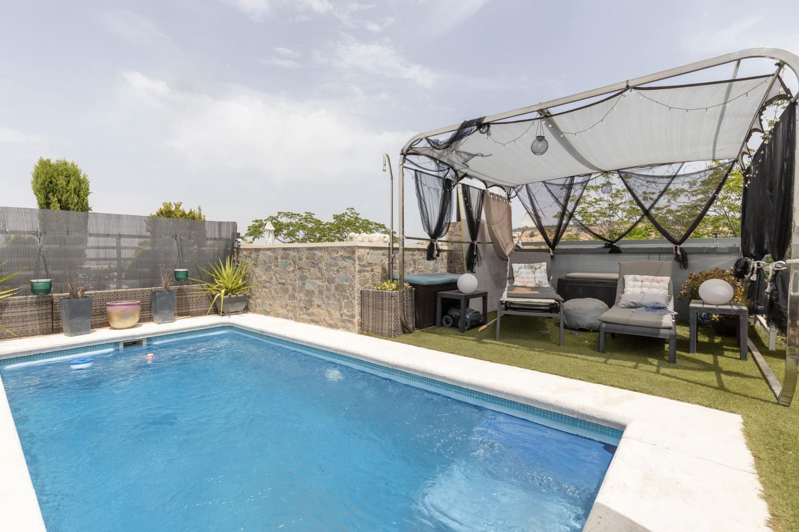 Adosado de 4 habitaciones en Granada ciudad en venta con piscina garaje - 655.000 € (Ref: 9977507)