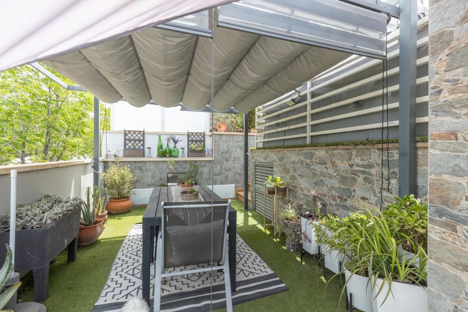 Adosado de 4 habitaciones en Granada ciudad en venta con piscina garaje - 655.000 € (Ref: 9977507)