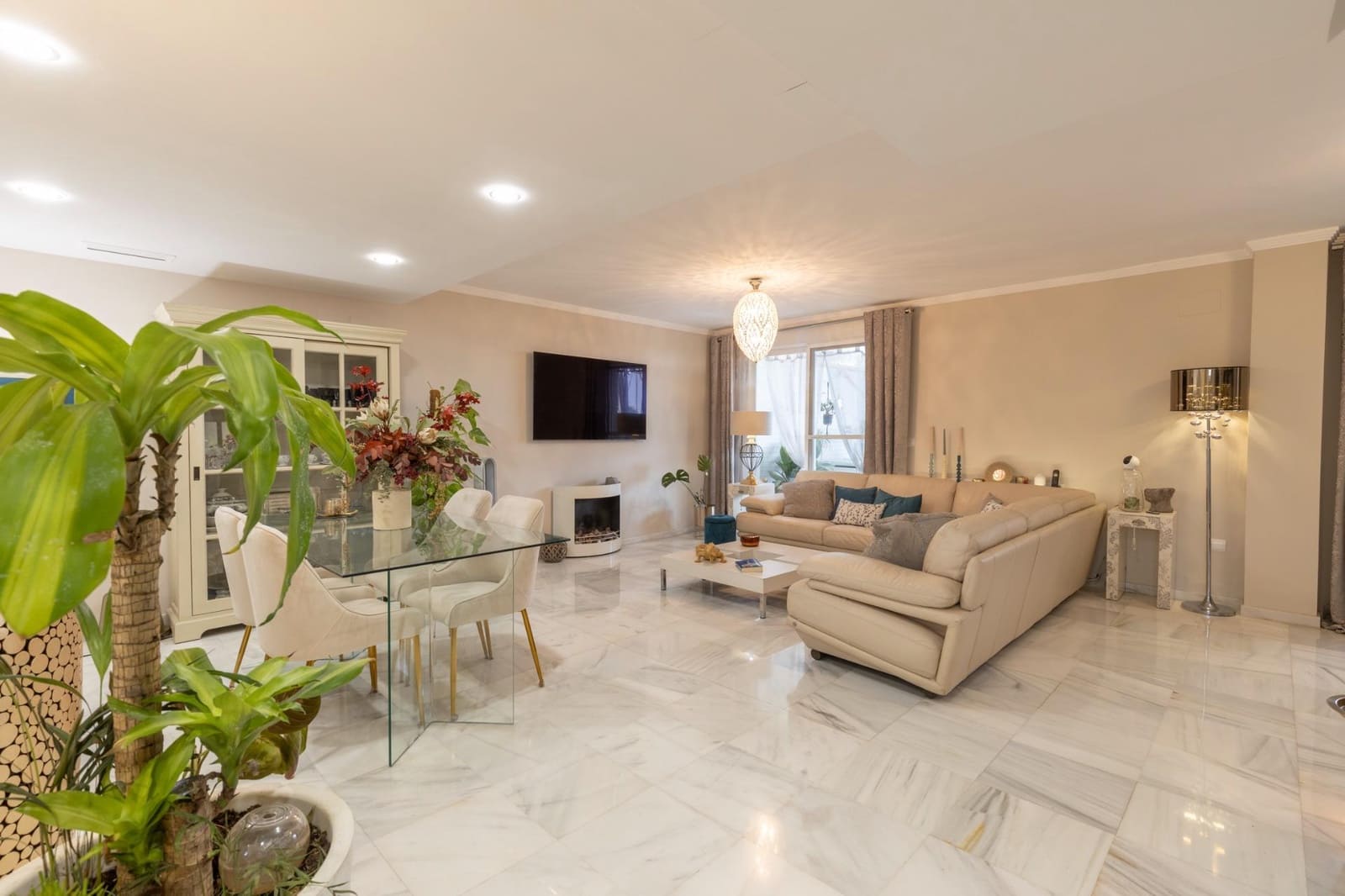 Adosado de 4 habitaciones en Granada ciudad en venta con piscina garaje - 655.000 € (Ref: 9977507)