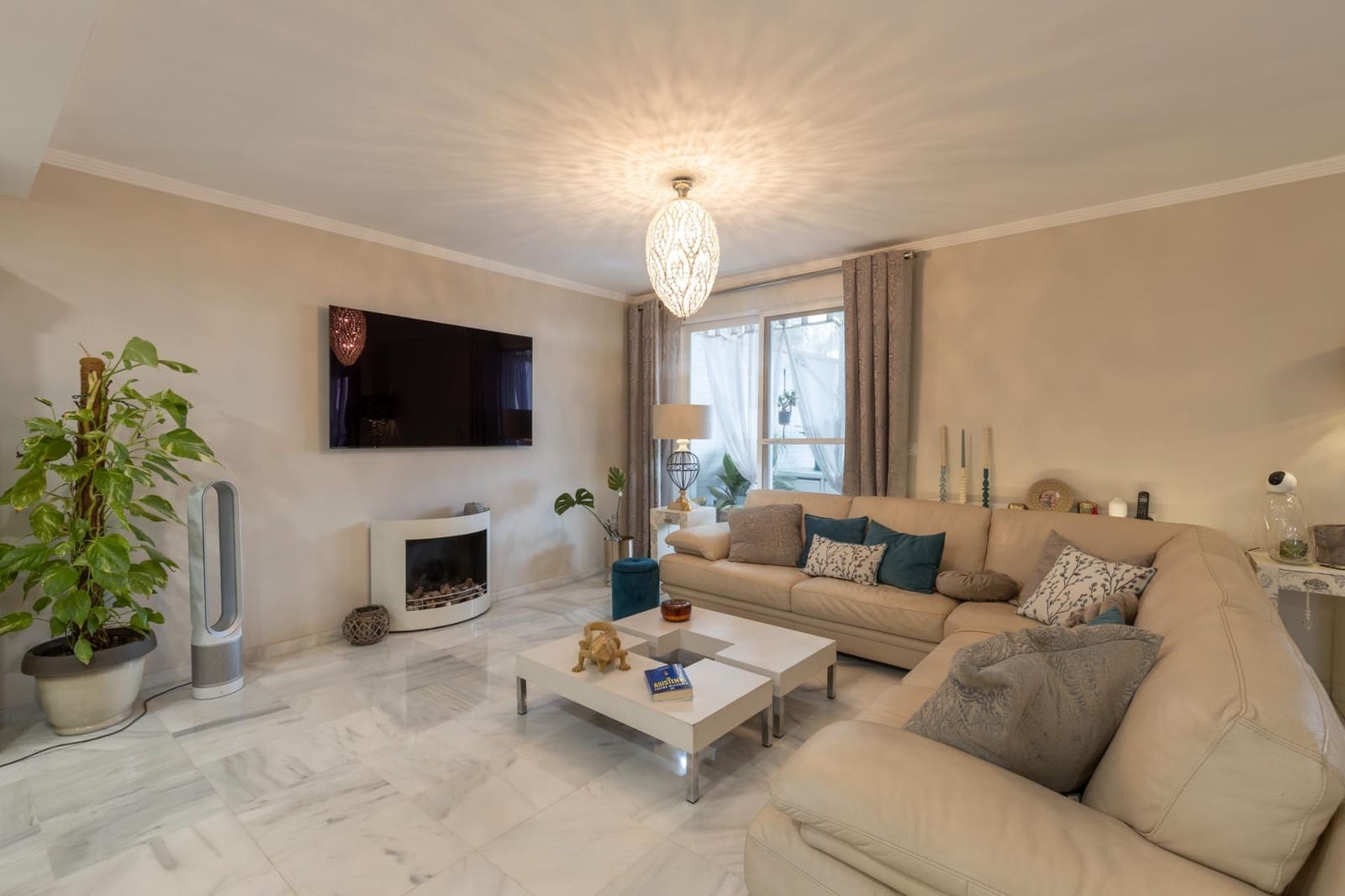 Adosado de 4 habitaciones en Granada ciudad en venta con piscina garaje - 655.000 € (Ref: 9977507)
