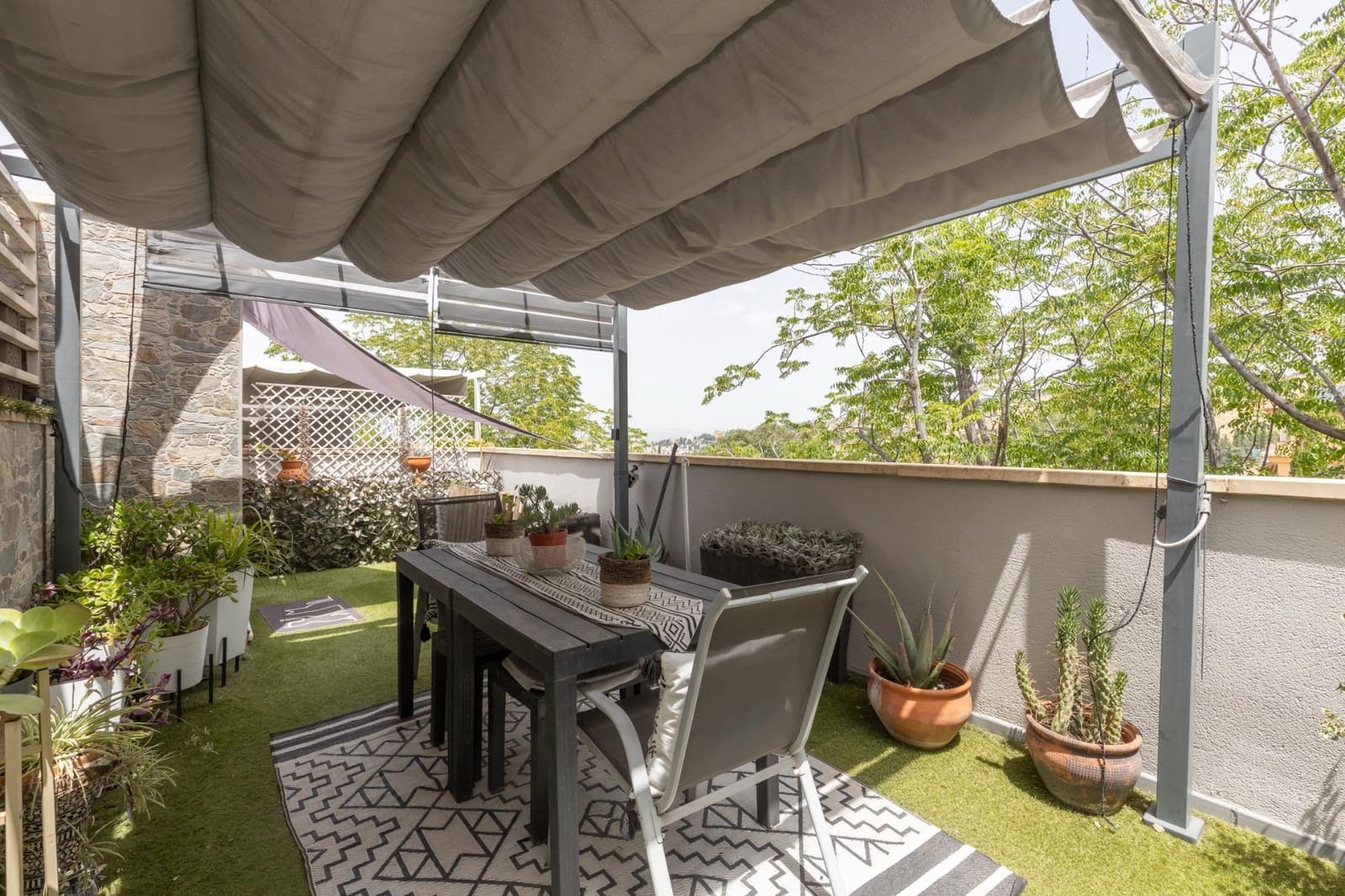 Adosado de 4 habitaciones en Granada ciudad en venta con piscina garaje - 655.000 € (Ref: 9977507)