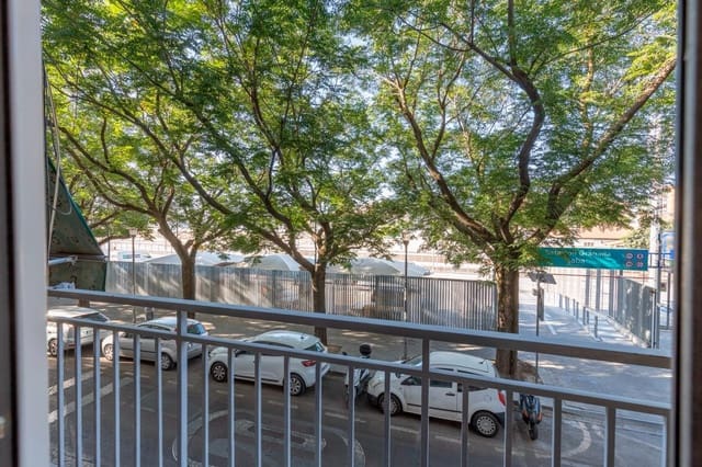 4 soveværelse Lejlighed til salg i Pajaritos - Plaza de Toros, Granada by med garage - € 270.000 (Ref: 9977510)