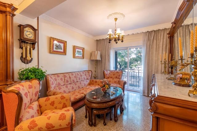 4 soveværelse Lejlighed til salg i Pajaritos - Plaza de Toros, Granada by med garage - € 270.000 (Ref: 9977510)