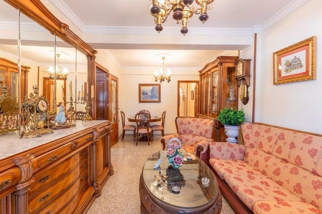 4 soveværelse Lejlighed til salg i Pajaritos - Plaza de Toros, Granada by med garage - € 270.000 (Ref: 9977510)