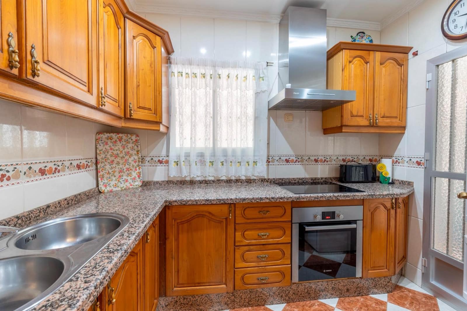 4 soveværelse Lejlighed til salg i Granada by med garage - € 270.000 (Ref: 9977510)