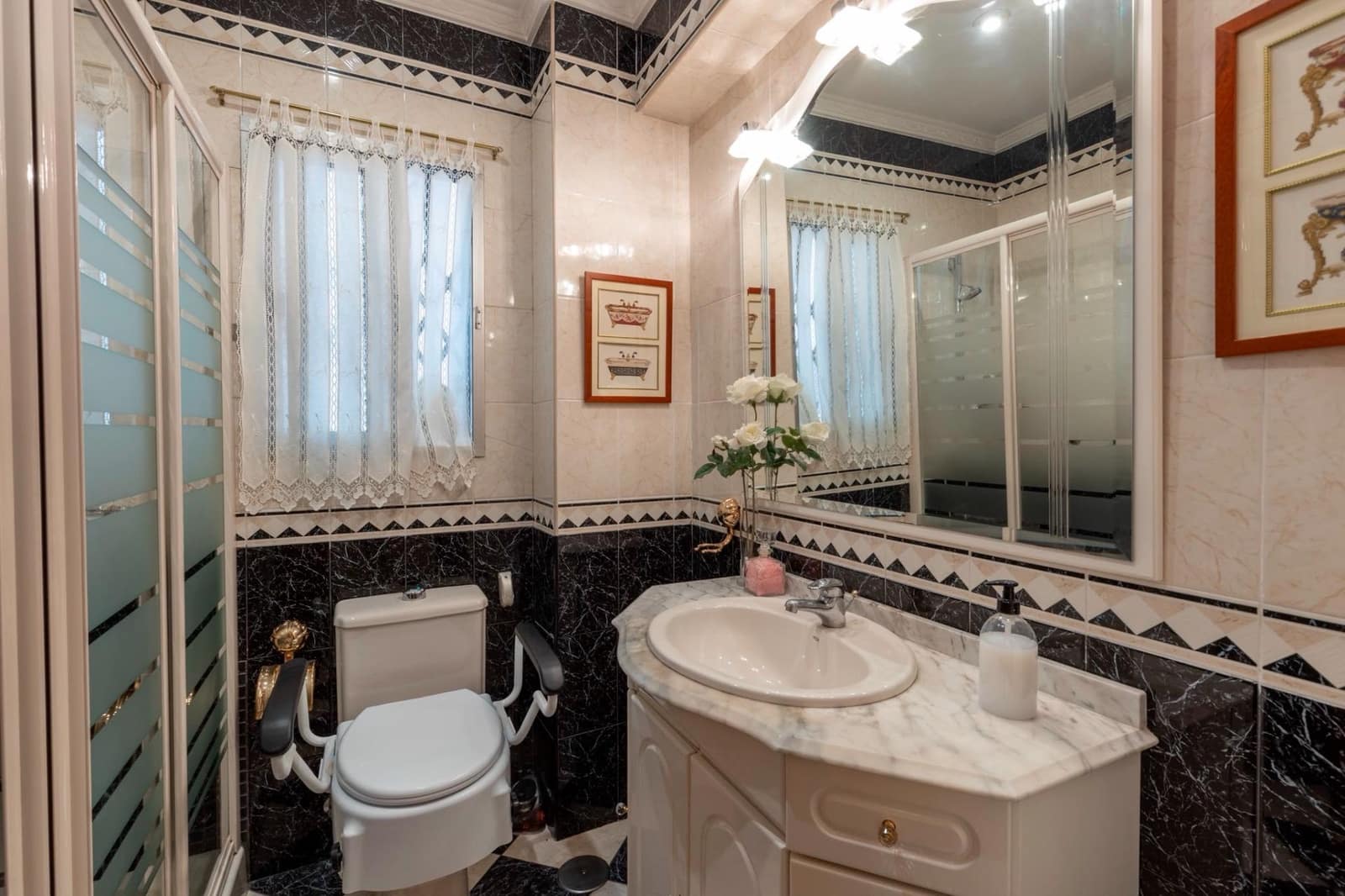 4 soveværelse Lejlighed til salg i Granada by med garage - € 270.000 (Ref: 9977510)
