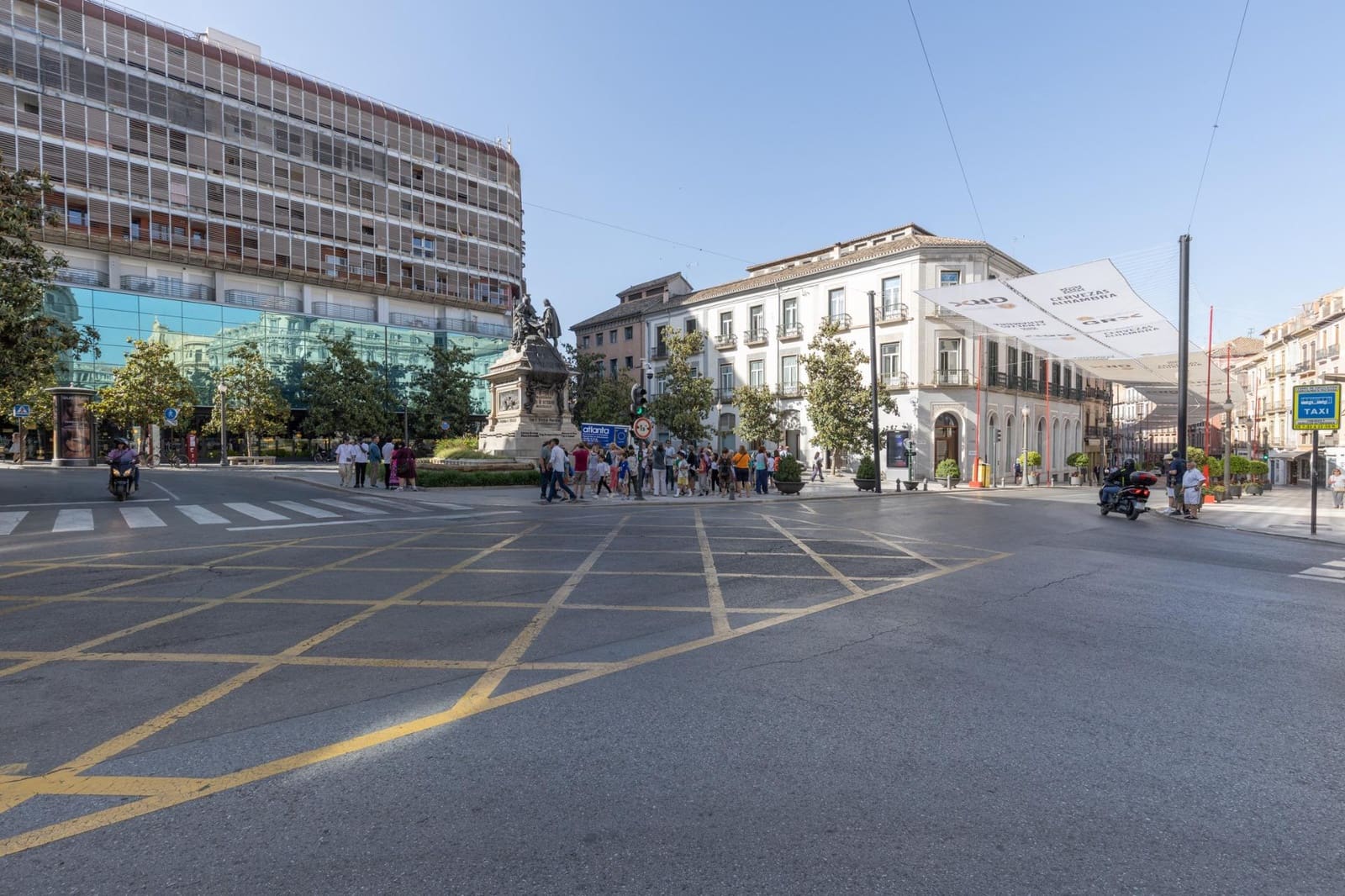 Commercial for sale in Granada city - € 650,000 (Ref: 9977511)