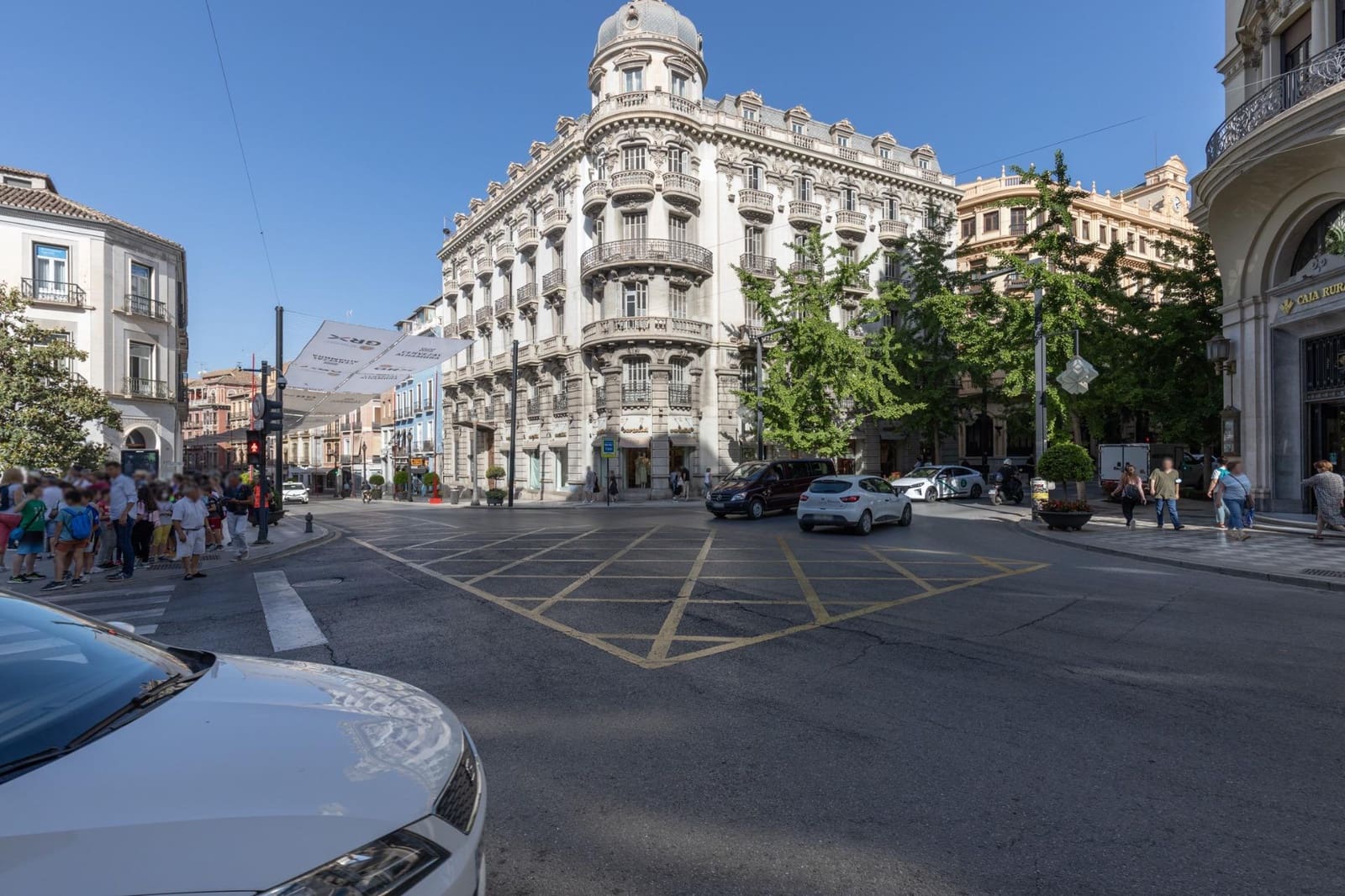 Commercial for sale in Granada city - € 650,000 (Ref: 9977511)