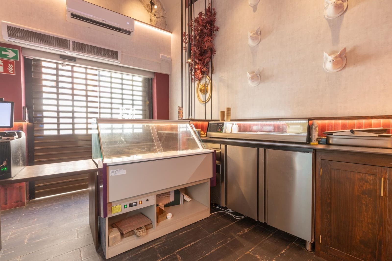 Commercial for sale in Granada city - € 650,000 (Ref: 9977511)