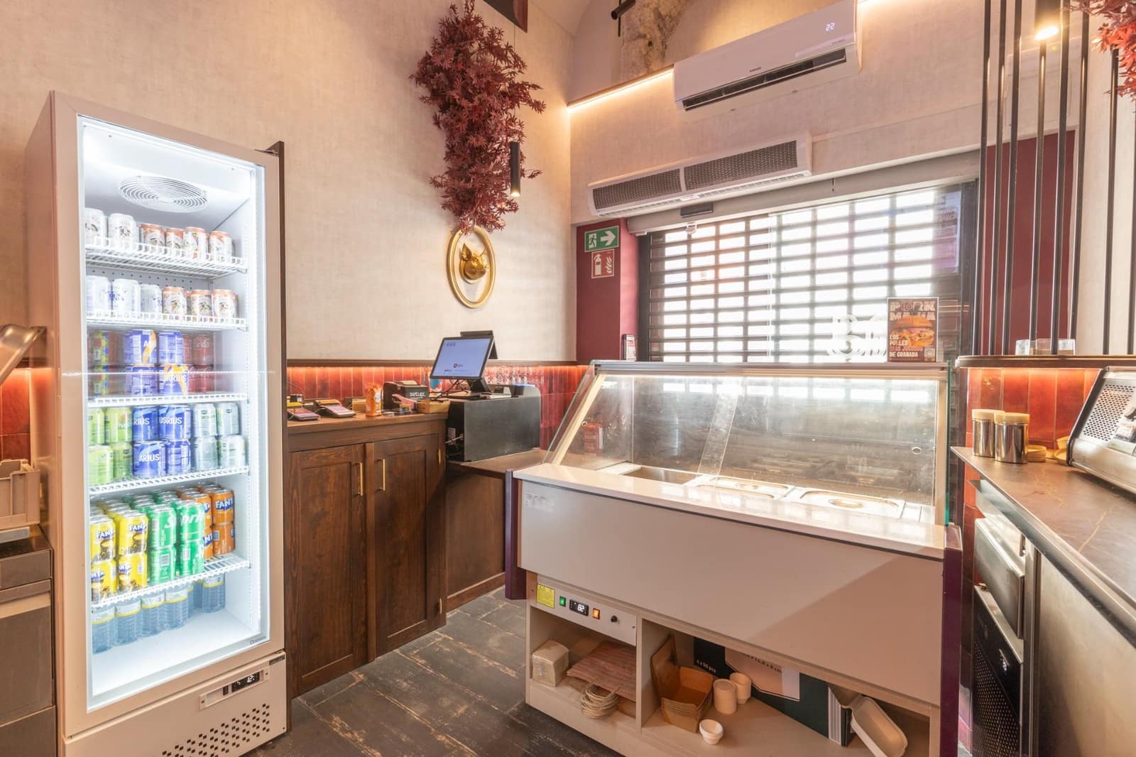 Commercial for sale in Granada city - € 650,000 (Ref: 9977511)