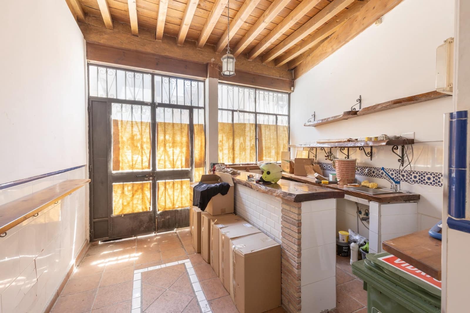 Commercial for sale in Granada city - € 650,000 (Ref: 9977511)