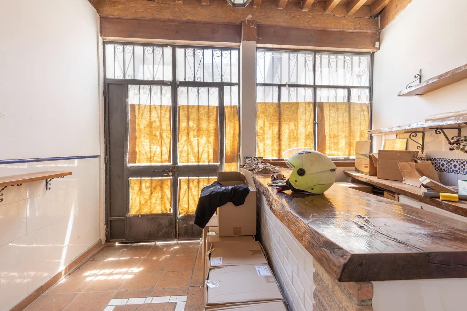 Commercial for sale in Granada city - € 650,000 (Ref: 9977511)
