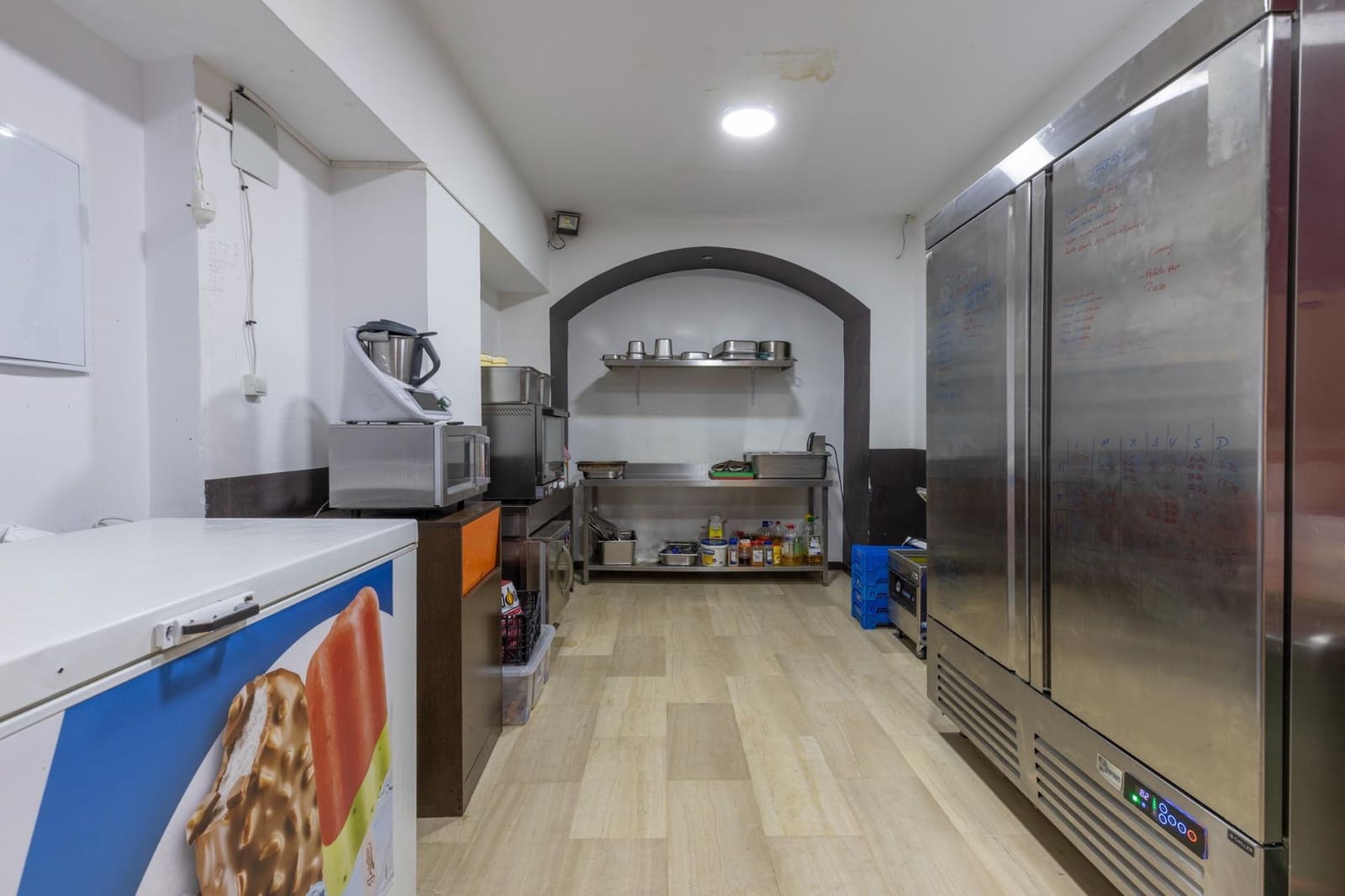 Commercial for sale in Granada city - € 650,000 (Ref: 9977511)