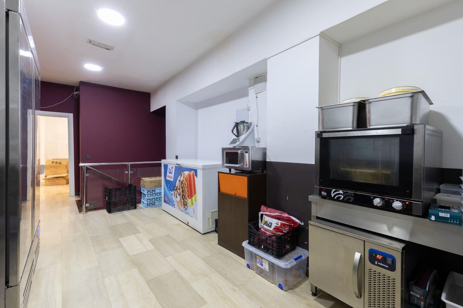 Commercial for sale in Granada city - € 650,000 (Ref: 9977511)