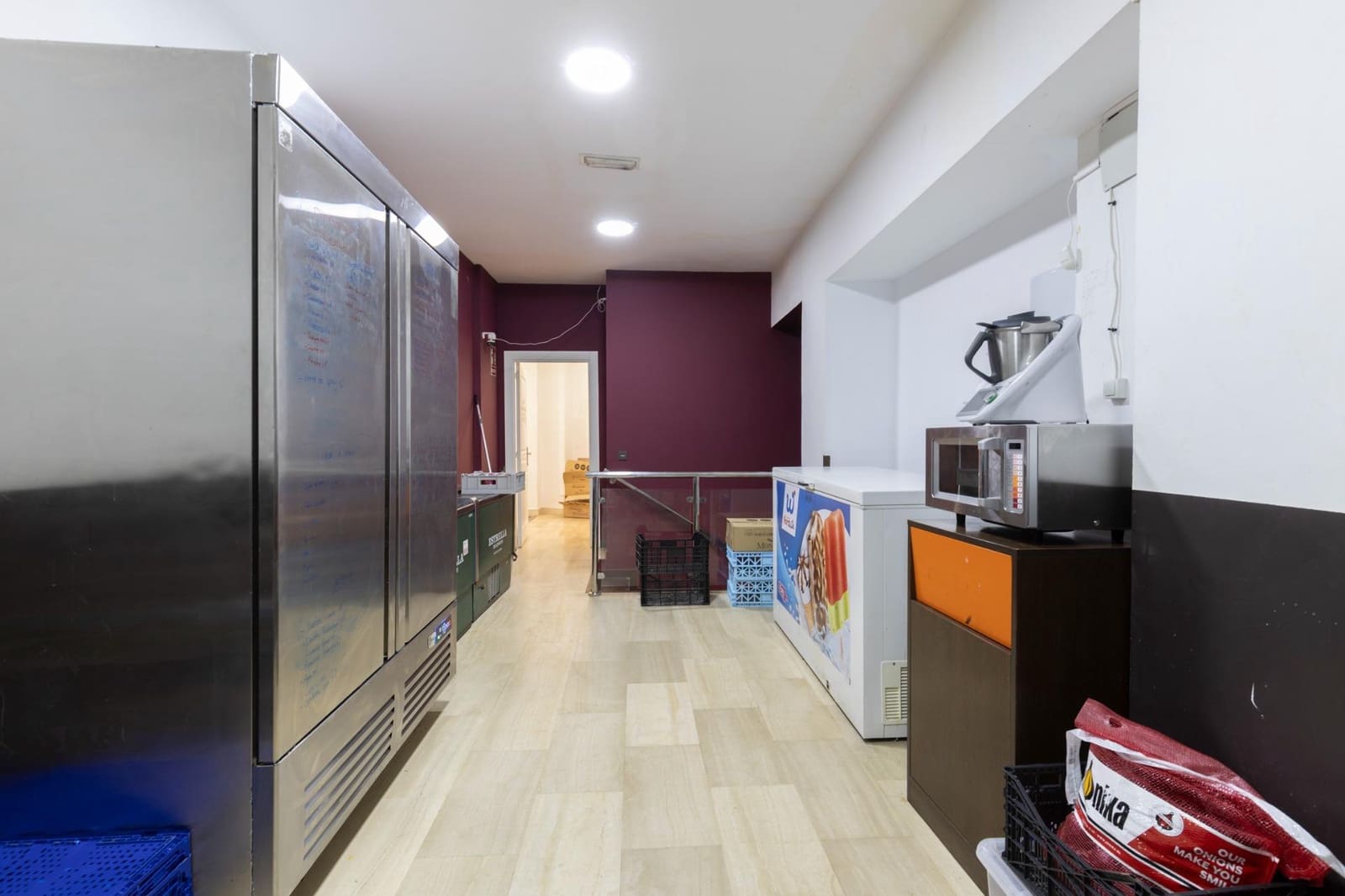 Commercial for sale in Granada city - € 650,000 (Ref: 9977511)